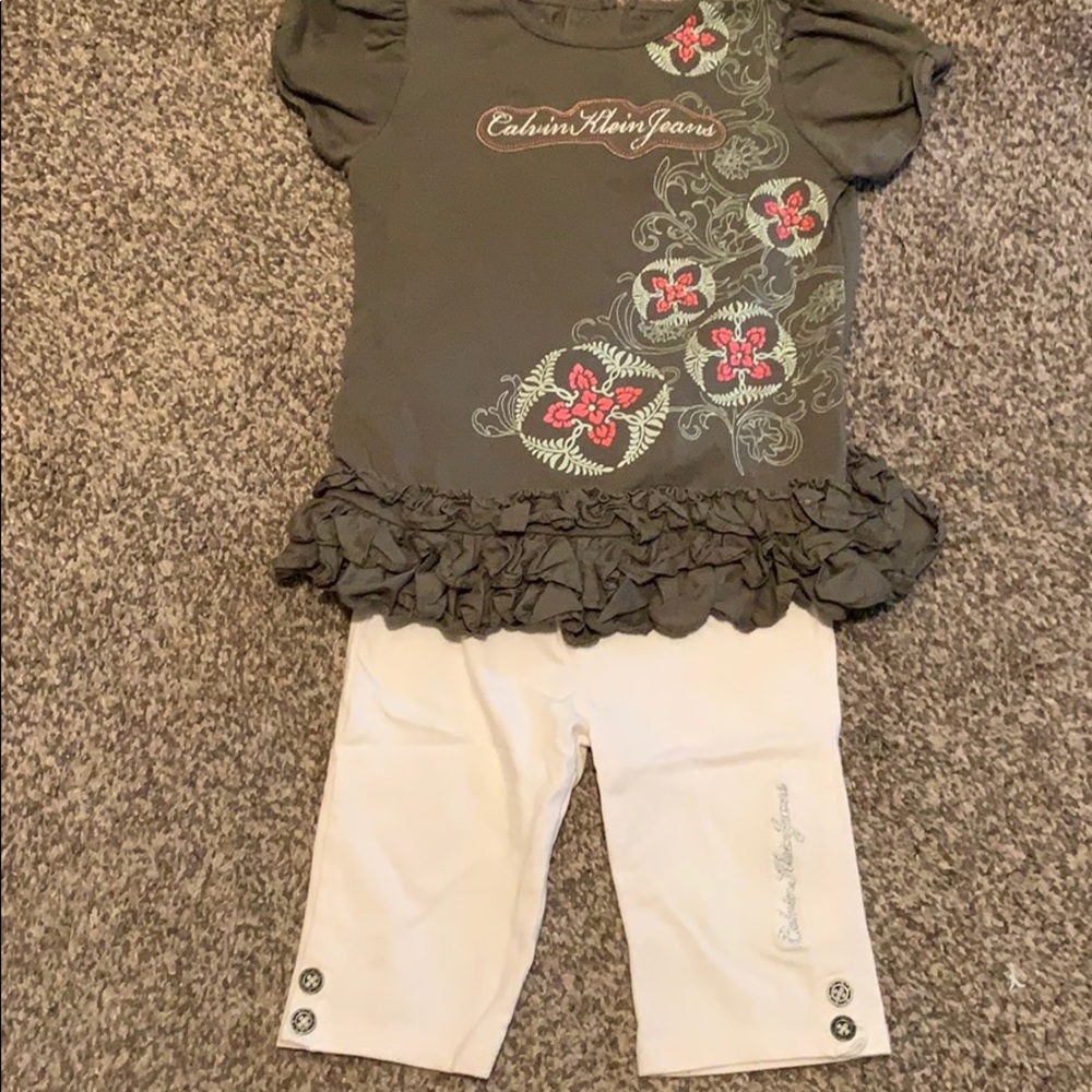 EUC girls two piece outfit by Calvin Klein